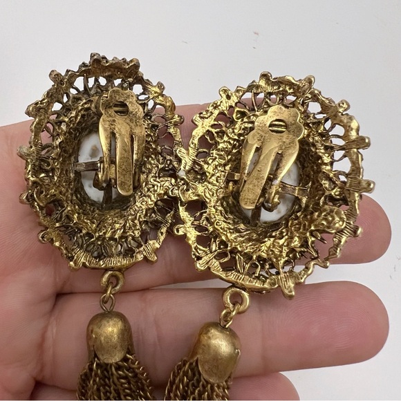 Vintage Victorian Revival Ornate Goldtone Speckle Cabochon Tassel Clip Earrings - Picture 6 of 7